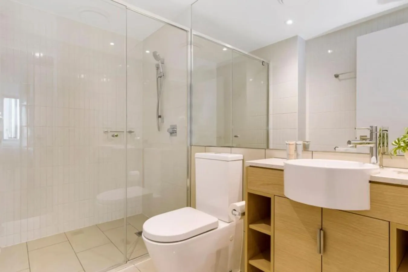 Broadbeach Ocean View Apartment Wifi Parking Gold Coast
