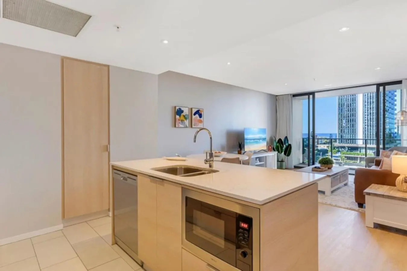 Broadbeach Ocean View Apartment Wifi Parking Gold Coast